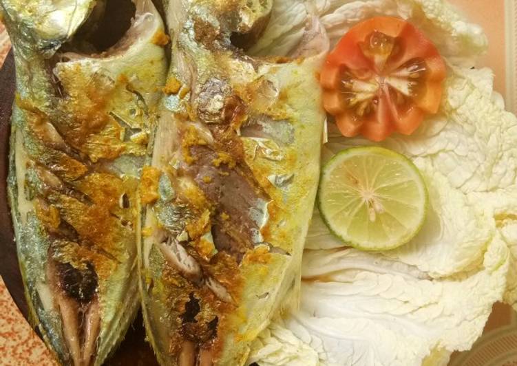Cara Gampang Menyiapkan 9. Ikan Bakar Teflon Bumbu Kuning yang Enak Banget