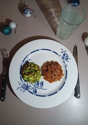 Une photo de Tartare d'avocat et tartare de saumon vegan 💸💸💸⏳⏳💀