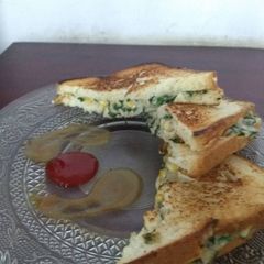 A picture of Spinach corn sandwich.