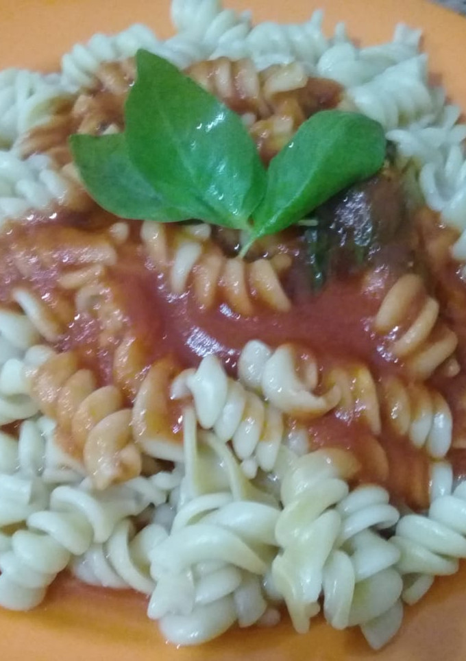 Una foto de Salsa de tomate rápida y rica