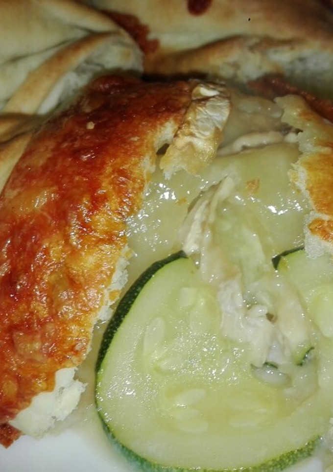 Una foto de Caramelos de hojaldre, queso de cabra y calabacín
