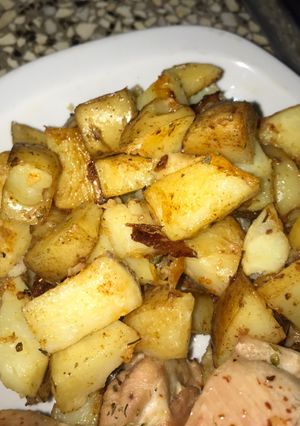 Una foto de Papas rústicas con salsa de pimentón