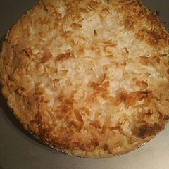 A picture of My Mom's Coconut Cream Pie.