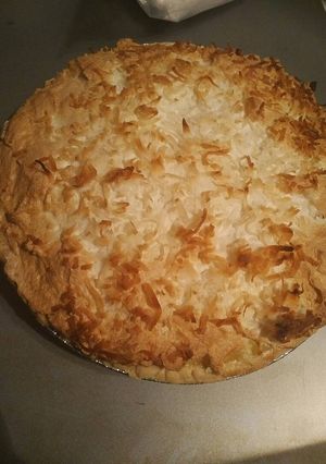A picture of My Mom's Coconut Cream Pie.