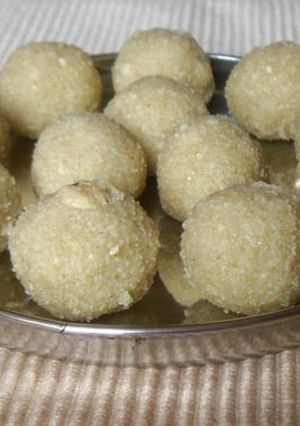 A picture of Rava laddu.