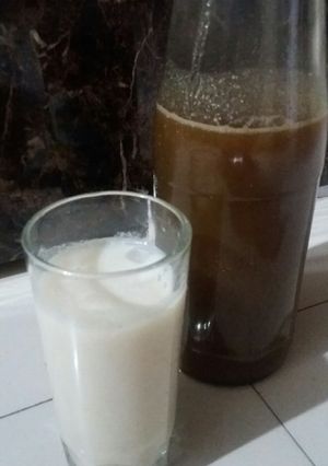 A picture of Thandai syrup.
