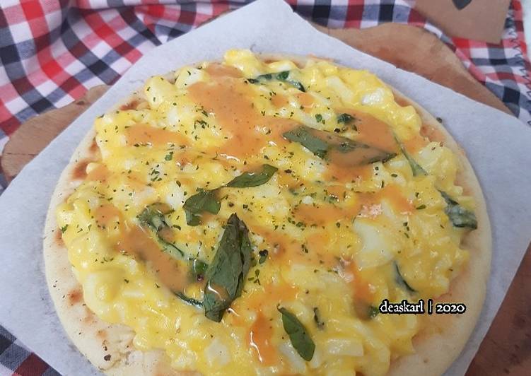 Langkah Mudah untuk Menyiapkan Eggmayo Basil Pizza, Bikin Ngiler