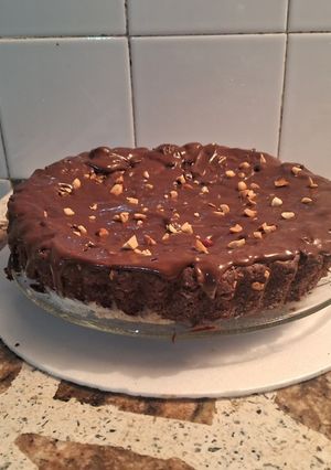 Una foto de Torta vegana de cacao y limón con maní 🍫🍋