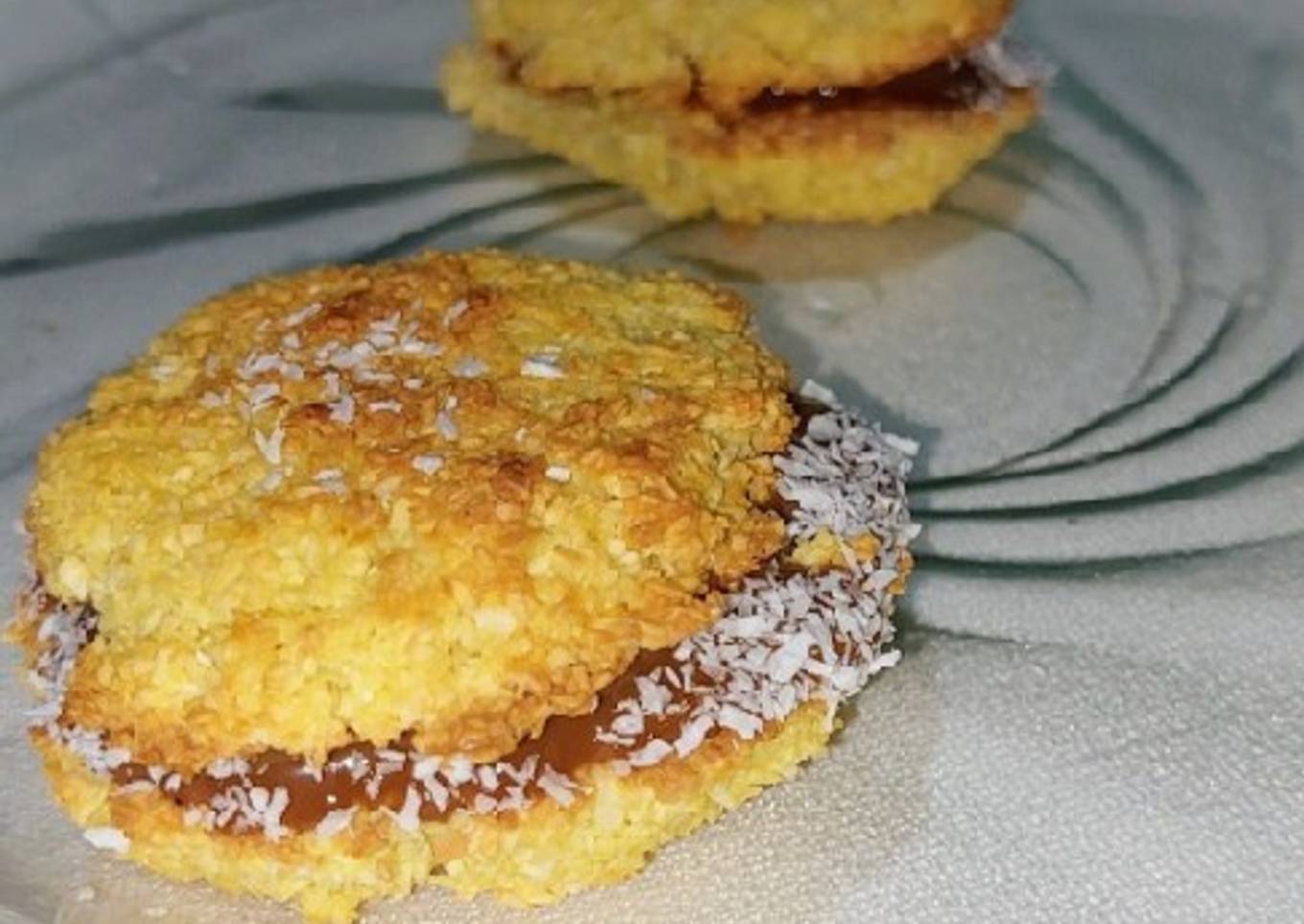 Alfajorcitos de coco y dulce de leche saludables🥥