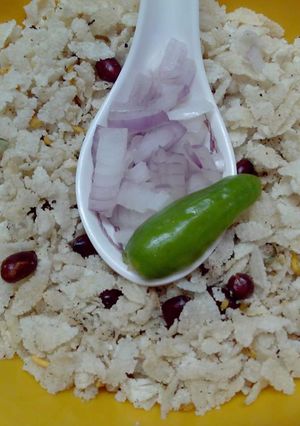 A picture of Fried poha chiwda(flattened rice).