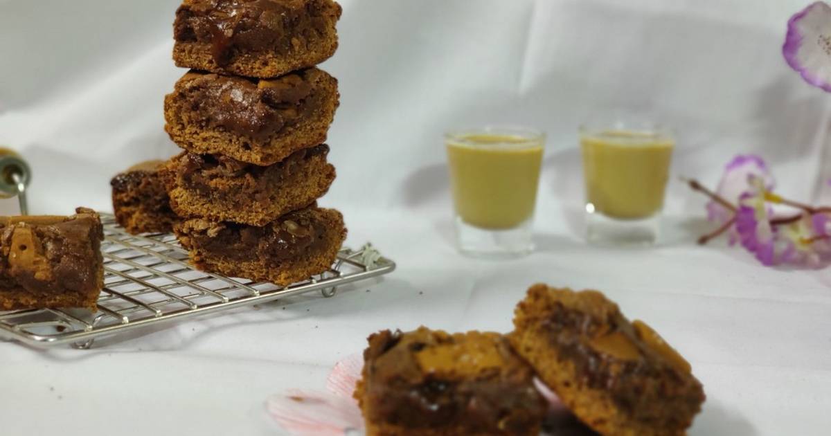 Dark chocolate biscuit fudge cake squares Recipe by Divya Konduri Cookpad