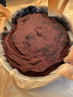 Una foto de Tarta de caqui y cacao