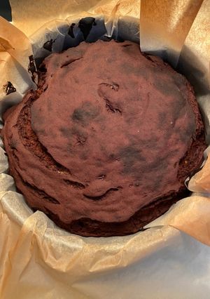 Una foto de Tarta de caqui y cacao