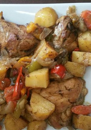 صورة لوصفة خضار مع افخاد الدجاج بالفرن