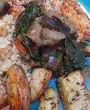 Pollo con guiso de berenjenas, papas criollas al romero