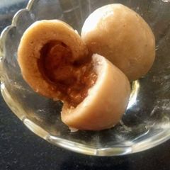 Gud ke laddu A picture of Gud ke laddu.