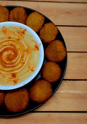 A picture of Hummus.