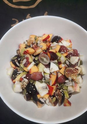 عکسی از دستور سالاد میوه 🍐🍏🍇🍑🍋