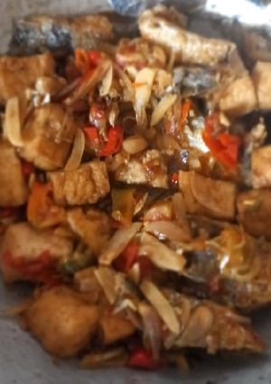 Foto resep Tumis tahu bandeng tomat buat bekal