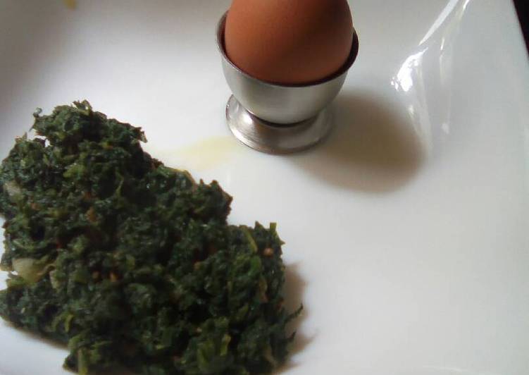 Recipe of Perfect Fried pumpkin leaves and boiled egg