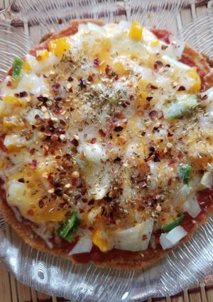 સુજી પીઝા(sooji pizza recipe in gujarati) રેસીપી મુખ્ય ફોટો