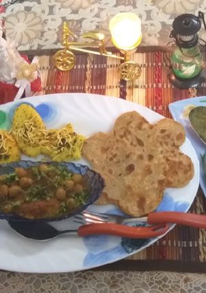 A picture of Combo of dhokla aloo paratha chole and tikki.