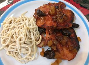 Una foto de Chuletas ahumadas en salsa mango-habanero