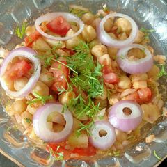 A picture of Chickpeas Salad.