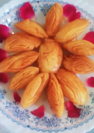 पाकातले चिरोटे (chirote recipe in marathi) रेसिपी चे मुख्य फोटो 
