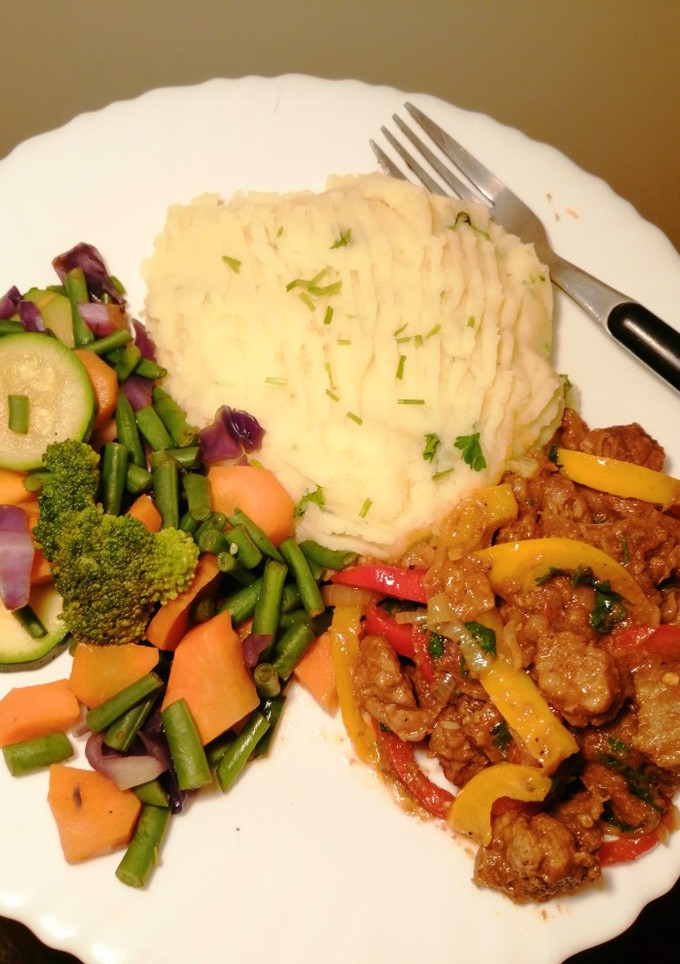 A picture of Mashed Potatoes with Beef and Vegetables #TheMeChallenge.