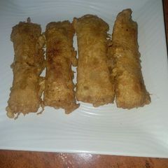 A picture of Chicken bread rolls.