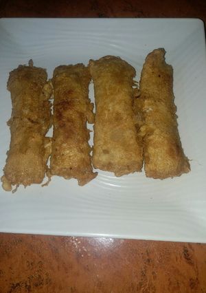 A picture of Chicken bread rolls.