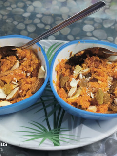 गाजर का हलवा (Gajar ka halwa recipe in Hindi) रेसिपी मुख्य फोटो