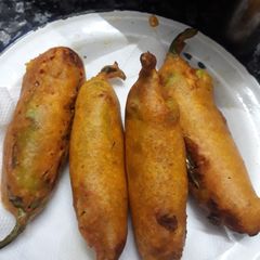 A picture of Mirchi vada.