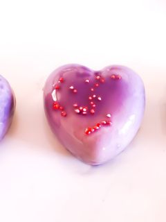 Φωτογραφία της συνταγής Raspberry mousse hearts with bottom spongecake and Mirror Glaze
