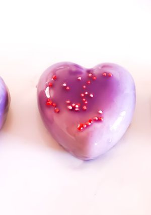 Φωτογραφία της συνταγής Raspberry mousse hearts with bottom spongecake and Mirror Glaze