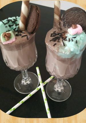 A picture of Oreo Monster Smoothie.