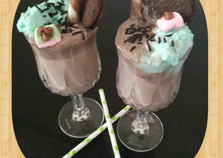 Recipe of Award-winning Oreo Monster Smoothie