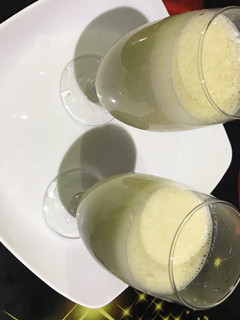 A picture of Banana smoothie.