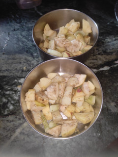 फ्रूट चाट(FRUIT CHAAT RECIPE IN HINDI) रेसिपी मुख्य फोटो