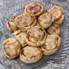 A picture of Pizza roll ups.