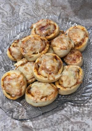 A picture of Pizza roll ups.