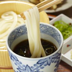 A picture of Easy Vegan Udon Noodle Soup, made with Shiitakepowder.