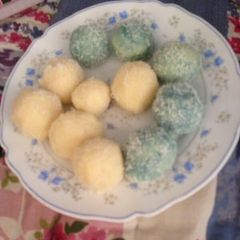 A picture of Coconut balls.