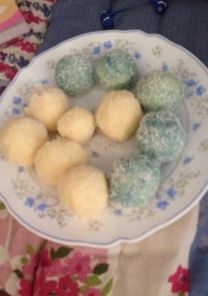 A picture of Coconut balls.