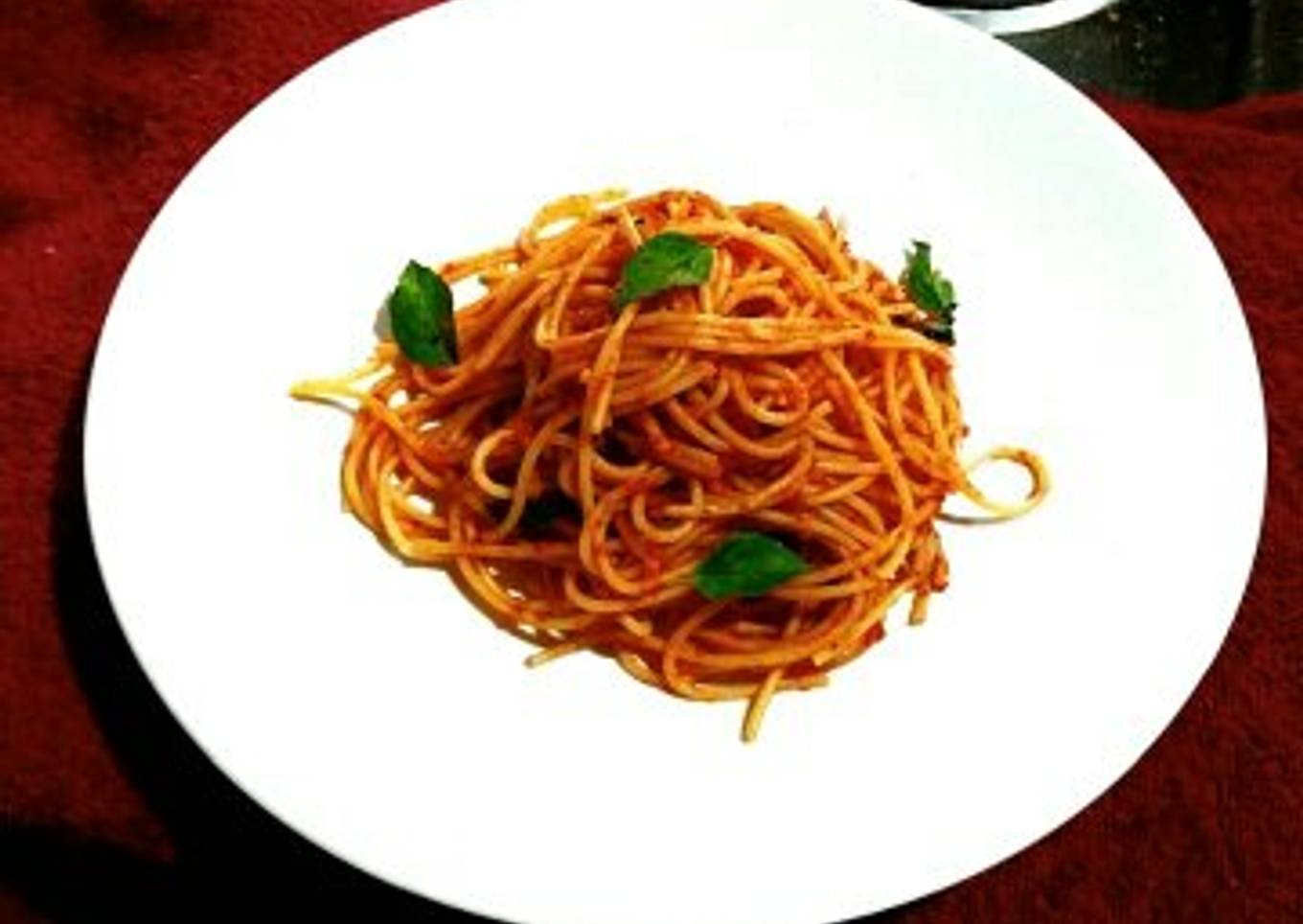 Spaghetti in Basil Flavoured Sauce