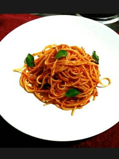 A picture of Spaghetti in Basil Flavoured Sauce.