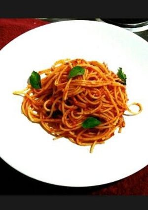 A picture of Spaghetti in Basil Flavoured Sauce.