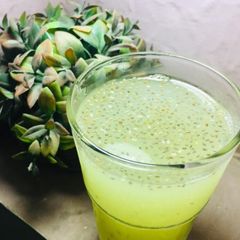 A picture of Chia seeds lemonade.
