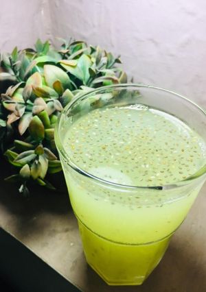 A picture of Chia seeds lemonade.